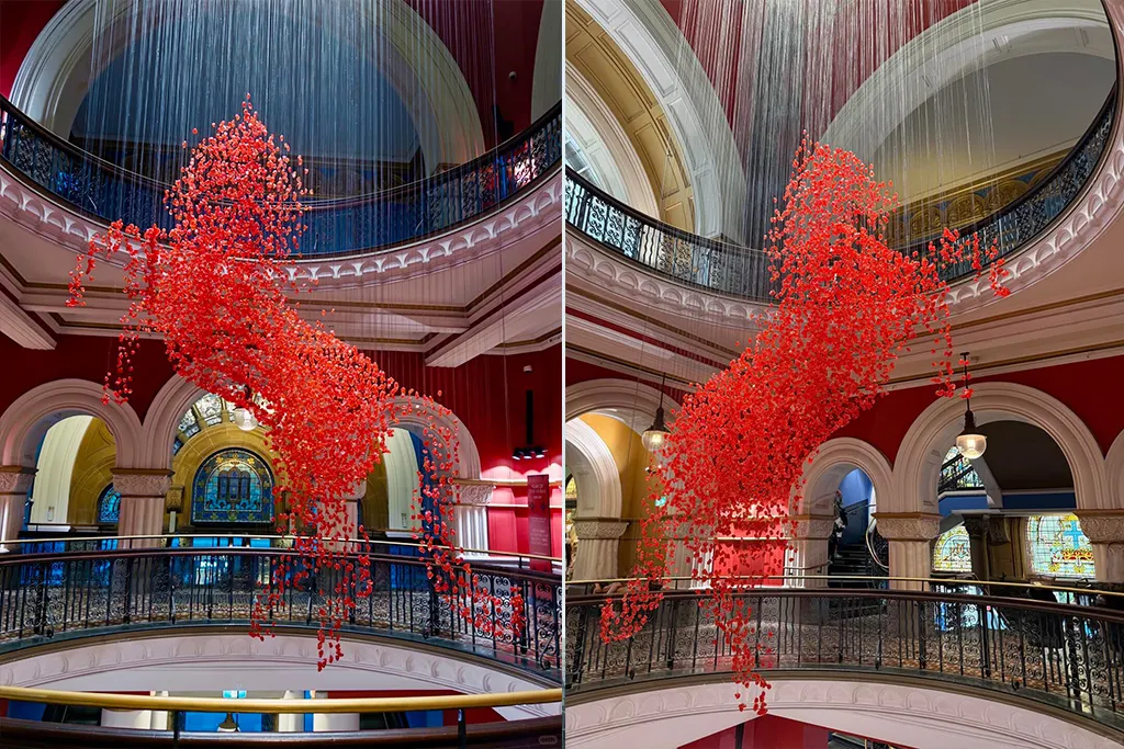 Glass horse pendant lamp